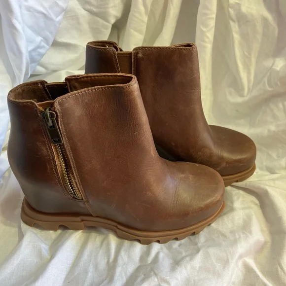Sorel Joan of Arctic Wedge III Zip Boot — Waterproof hazelnut / gum Sz 7 EUC - Picture 1 of 7